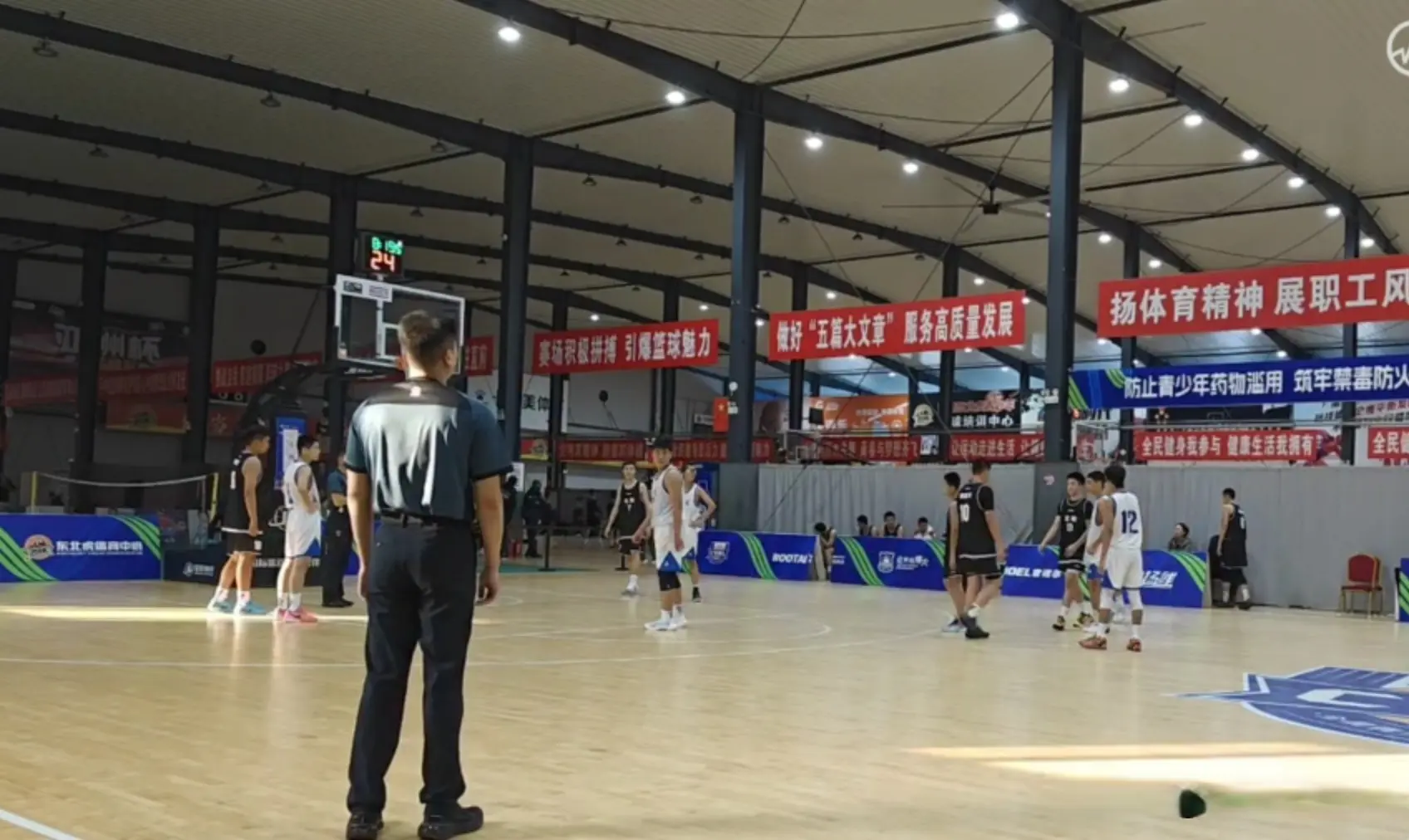 邸士博, 队打得十分 邸士博, 队打得十分